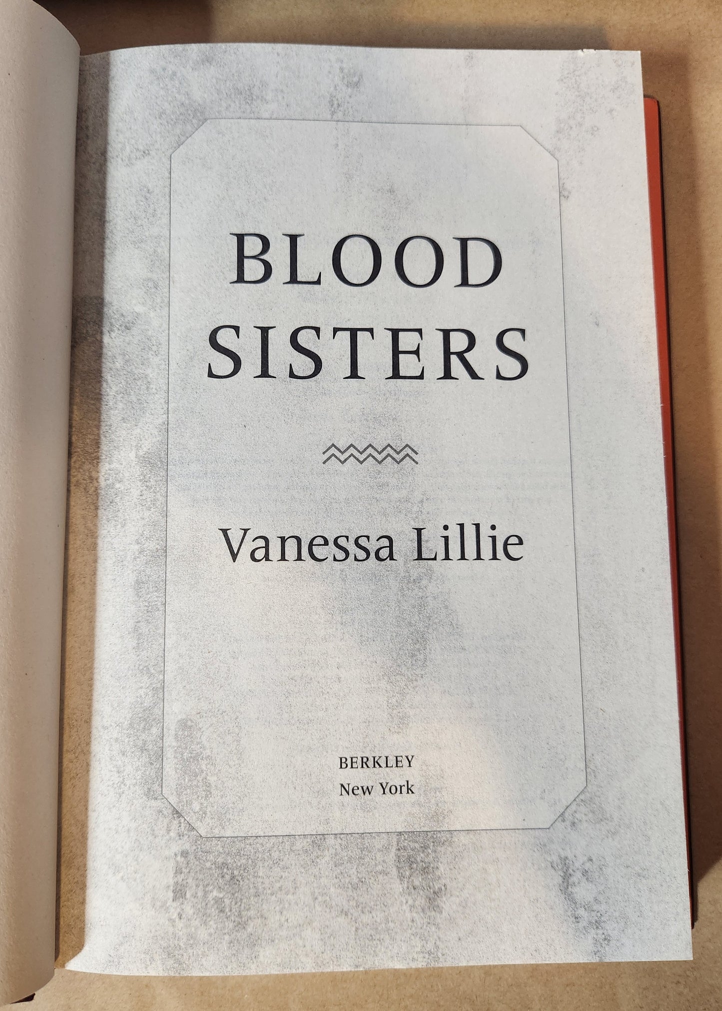 *Pre-loved* Blood Sisters by Vanessa Lillie